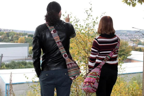 bG9jYWw6Ly9tZWRpYS85TS82RC82MFIzMEMxRzZHVjM2RDlNL2E0NDYwOTQ4LmpwZWc.webp Jacquard Bag - Pink Student Back