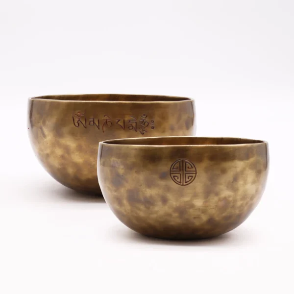 bG9jYWw6Ly9tZWRpYS85TS8wRC82MFIzMEMxRzZXUkswRDlNLzBiNTNmYTM1LmpwZWc.webp Large Nepalese Moon Bowl - (approx 850g) - 17cm