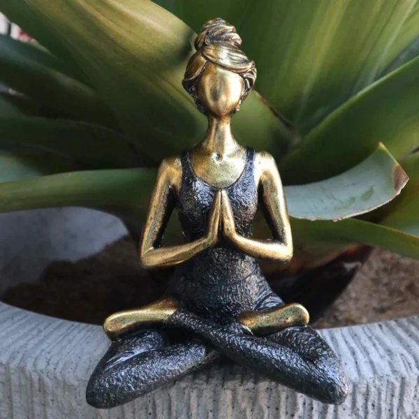 bG9jYWw6Ly9tZWRpYS85Ti82RC82MFIzMEMxRzZNV0s2RDlOLzQyNTQ5MWUzLmpwZWc.webp Praying Buddha Statue Ornament