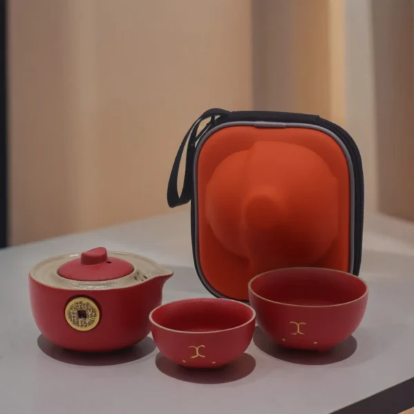 bG9jYWw6Ly9tZWRpYS8xSC9HRS82MFIzMEMxRzZXUzNHRTFIL2IwOTJhMGU4LmpwZWc.webp Money Cat Teapot Set - Two Cups - Travel Pack - Red