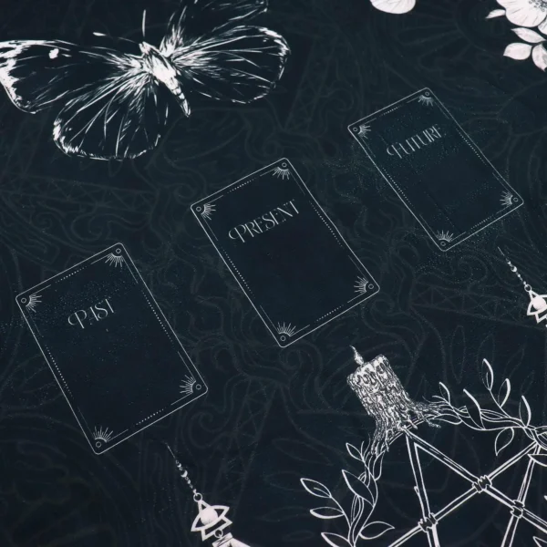 bG9jYWw6Ly9tZWRpYS8xSy84Qy82MFIzMEMxSjY0Uks4QzFLLzg1Y2QxNGZlLmpwZw.webp Tarot Reading Cloth - Ancient Witch