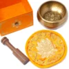bG9jYWw6Ly9tZWRpYS8xTS82RC82MFIzMEMxRzZNVDM2RDFNL2NmNGIxNjFjLmpwZWc.webp Five Buddha Singing Bowl Set 10cm (min 400gm)