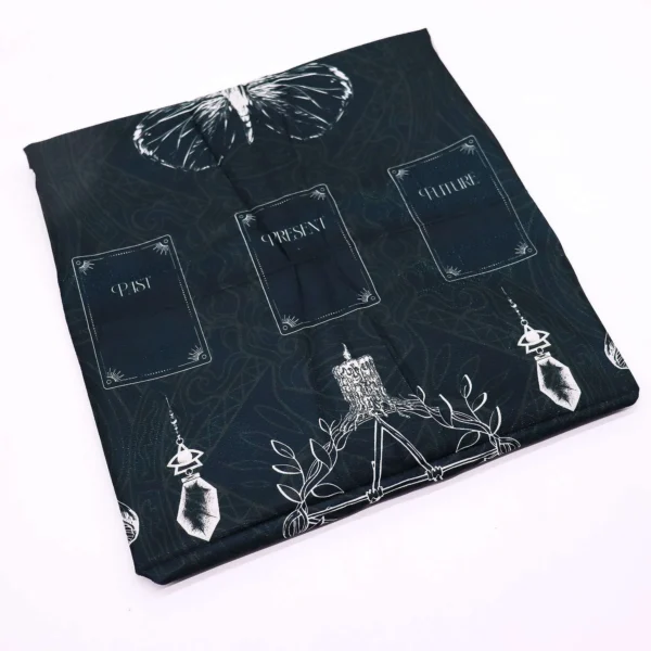 bG9jYWw6Ly9tZWRpYS8xTS84Qy82MFIzMEMxSjY0Uks4QzFNL2IxMjBkYzlmLmpwZw.webp Tarot Reading Cloth - Ancient Witch