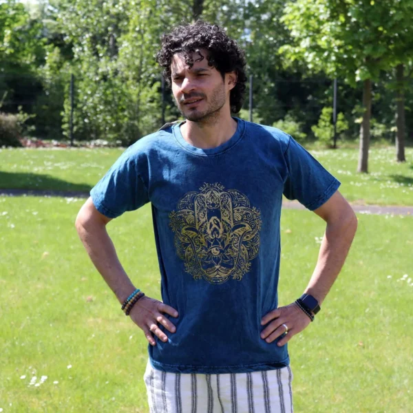 bG9jYWw6Ly9tZWRpYS9IUy9FQy82MFIzMEMxSDc0VEtFQ0hTLzljYTU0ZTUwLmpwZWc.webp Medium Stone Washed T-Shirt - Hamsa - Blue