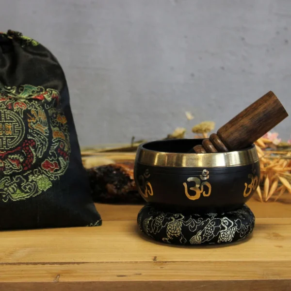 bG9jYWw6Ly9tZWRpYS9TUS9FQy82MFIzMEMxRzZSVktFQ1NRL2M4MGYzMDhmLmpwZWc.webp Yoga Om Singing Bowl Set
