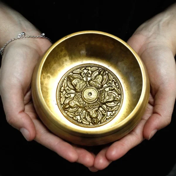bG9jYWw6Ly9tZWRpYS9TUi82Qy82MFIzMEMxRzZNVDM2Q1NSLzllNWEzZDdiLmpwZWc.webp Five Buddha Singing Bowl Set 10cm (min 400gm)