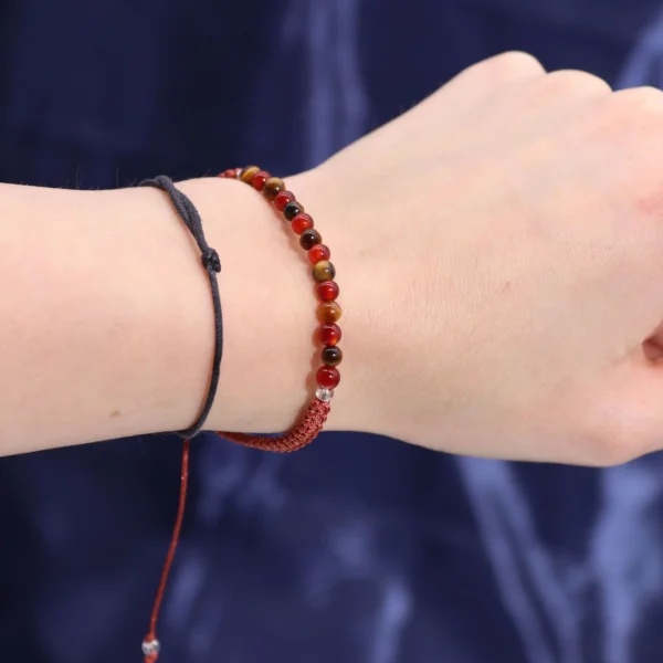 bG9jYWw6Ly9tZWRpYS9TUi8yRC82MFIzMEMxRzZXVEsyRFNSL2QxNGIyZGIwLmpwZWc.webp Zodiac Crystal Candle with Gemstone Bracelet - Leo