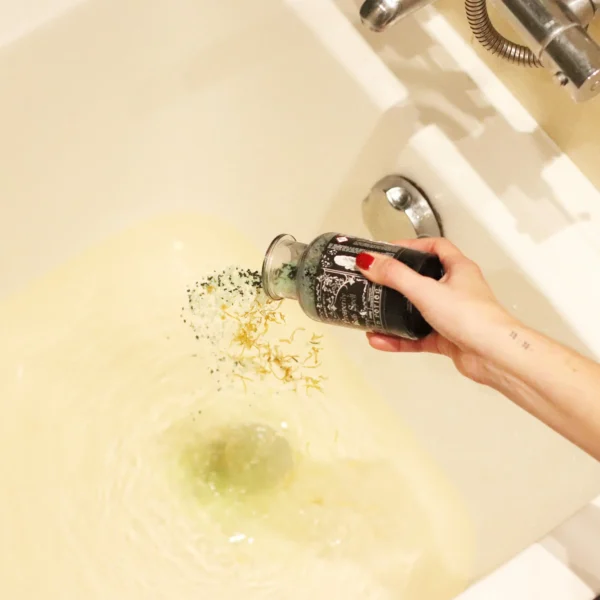 bG9jYWw6Ly9tZWRpYS85Sy8yQy82MFIzMEMxSjY0U0syQzlLLzhlZjQ1NDk5LmpwZw.webp Ancient Witch Bath Spell Potion and Aventurine Crystal Amulet - Prosperity