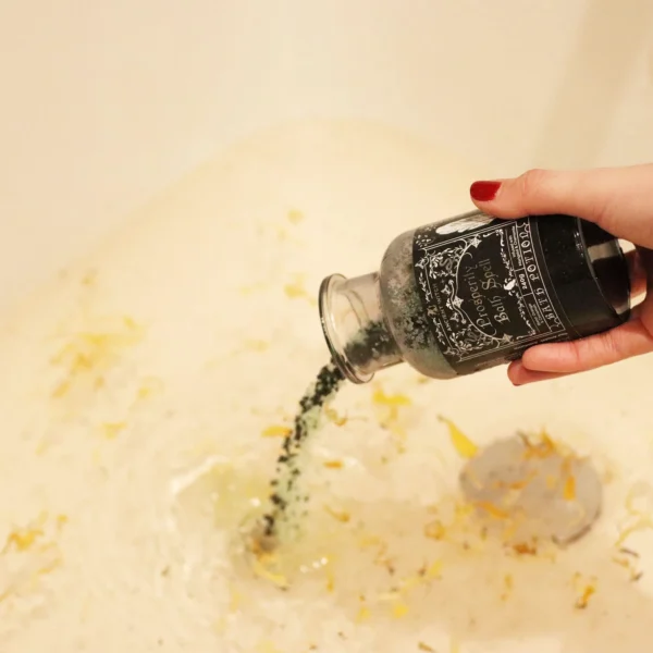 bG9jYWw6Ly9tZWRpYS85TS8yQy82MFIzMEMxSjY0U0syQzlNLzk1ZmVhYzg1LmpwZw.webp Ancient Witch Bath Spell Potion and Aventurine Crystal Amulet - Prosperity