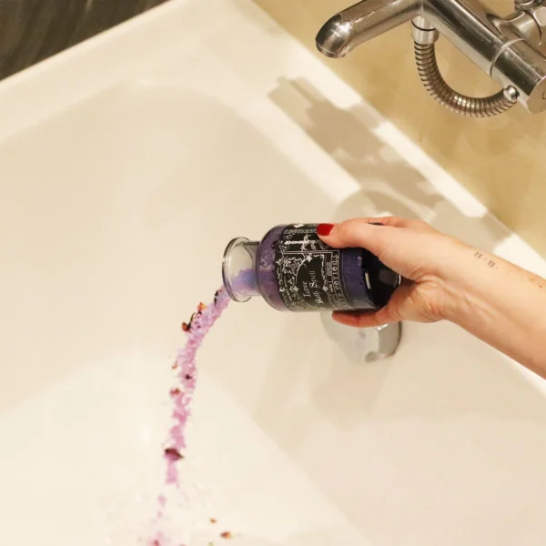 bG9jYWw6Ly9tZWRpYS85UC8wRS82MFIzMEMxSjY0U0swRTlQLzQ1NWMyMzE4LmpwZw.webp Ancient Witch Bath Spell Potion and Rose Quartz Crystal Amulet - Love