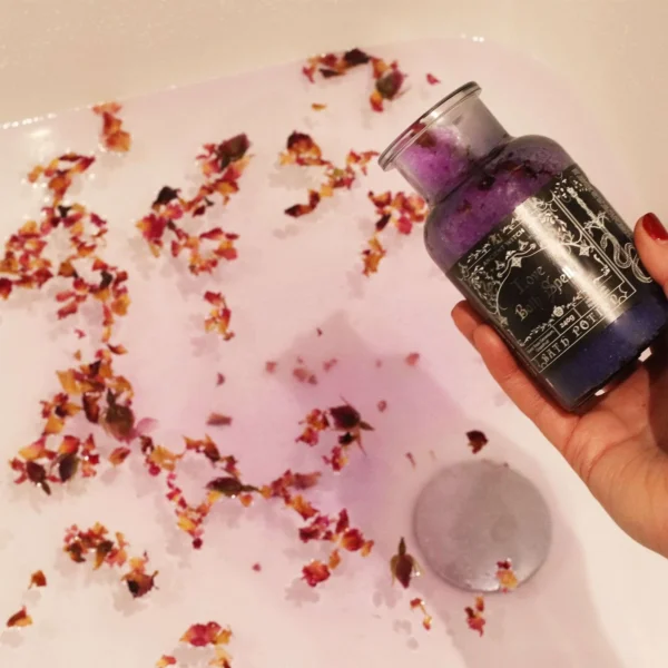bG9jYWw6Ly9tZWRpYS85Ui8wRS82MFIzMEMxSjY0U0swRTlSLzU3N2ZlMTk1LmpwZw.webp Ancient Witch Bath Spell Potion and Rose Quartz Crystal Amulet - Love