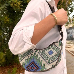 bG9jYWw6Ly9tZWRpYS8xSC9FRC82MFIzMEMxRzZXVDNFRDFIL2E3OGE5MDc1LmpwZWc.webp Jacquard Hobo Bag - Geo-Green (brown strap)