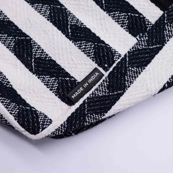 bG9jYWw6Ly9tZWRpYS8xTS9KRS82MFIzMEMxSjY0U0tKRTFNLzNhOGRjZmViLmpwZw.webp Jacquard Natural Bags - Atlas Nomad - Wander Muse Bag