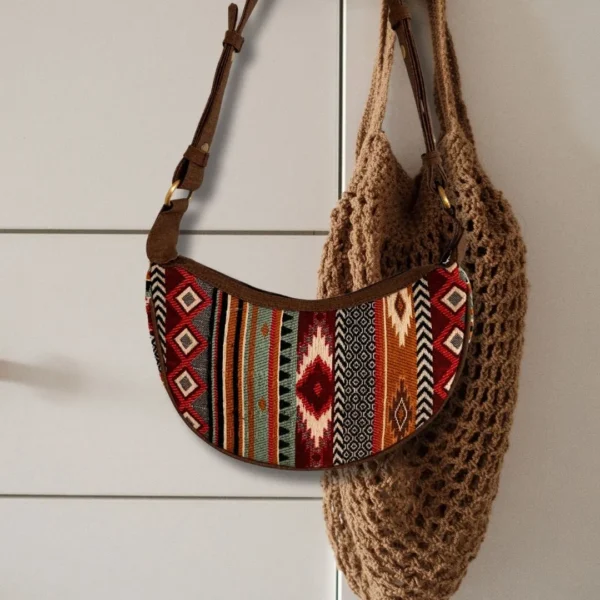 bG9jYWw6Ly9tZWRpYS9TTS9FQy82MFIzMEMxRzZXVDNFQ1NNL2E4ZjRlODI5LmpwZWc.webp Jacquard Hobo Bag - Rich Browns (brown strap)