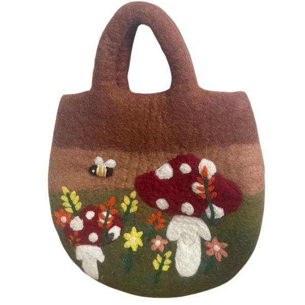 bG9jYWw6Ly9tZWRpYS9TUC8yRC82MFIzMEMxSDc0VEsyRFNQL2U3YzJjOGJiLmpwZWc.webp Mushroom Garden Felted Bag