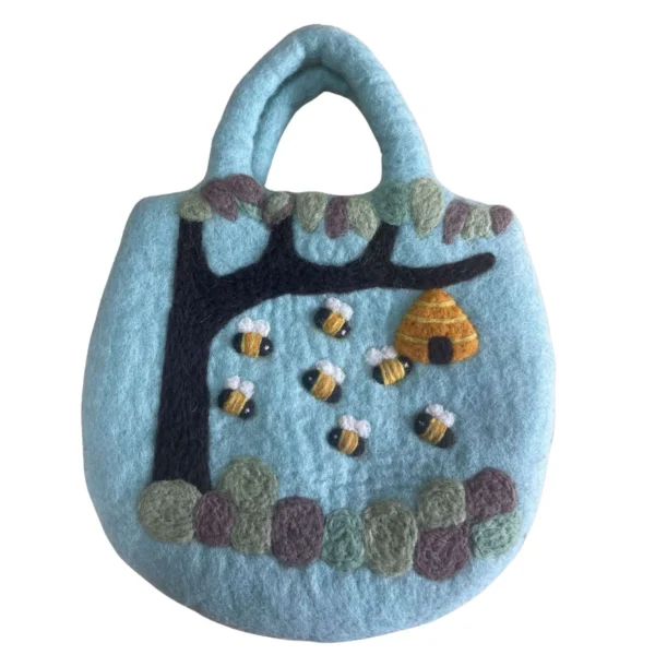 bG9jYWw6Ly9tZWRpYS9TUi9KQy82MFIzMEMxSDc0UzNKQ1NSLzIwY2I4NmQ2LmpwZWc.webp Tree and Beehive Felted Bag