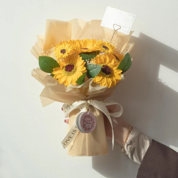 bG9jYWw6Ly9tZWRpYS85Ui8yQy82MFIzMEMxSjY0U0syQzlSL2M5MzE3MmE3LmpwZw.webp Large Sunflowers Bouquet - Love is Eternal - Gift Card