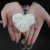 bG9jYWw6Ly9tZWRpYS8xSC84RC82MFIzMEMxRzZHVzM4RDFILzUzYWRiZGNhLmpwZWc.webp Set of 3 Soap Flower Heart Box - White