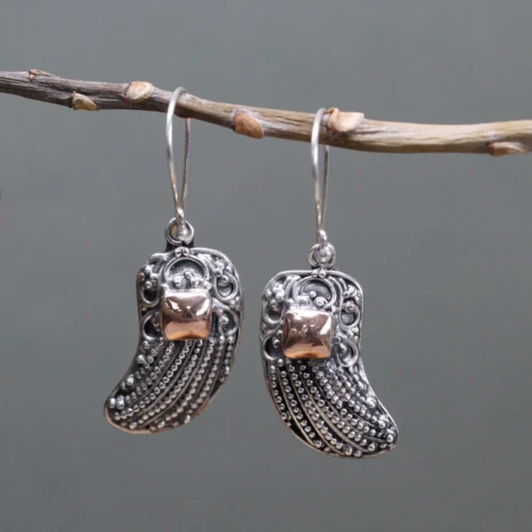 bG9jYWw6Ly9tZWRpYS8xUS9KQy82MFIzMEMxRzZNVEtKQzFRLzI2Y2E3NmQ3LmpwZWc.webp Silver and Gold Earring - Angel Wings