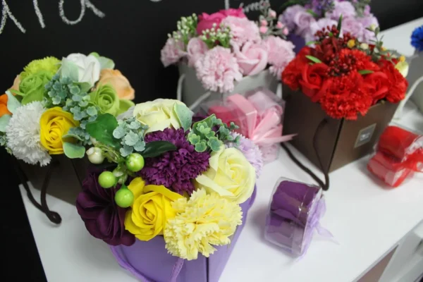 bG9jYWw6Ly9tZWRpYS9IUy9BQy82MFIzMEMxRzZHVjNBQ0hTL2I1ZDhlYzIwLmpwZWc-1.webp Soap Flower Bouquet - Pink Rose and Carnation