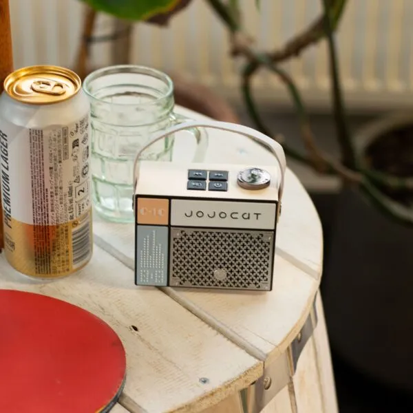 bG9jYWw6Ly9tZWRpYS8xUy9HRS82MFIzMEMxSjY0V0tHRTFTL2NlZDFiMzY1LmpwZw.webp Retro Radio Speaker - JojoCat C10