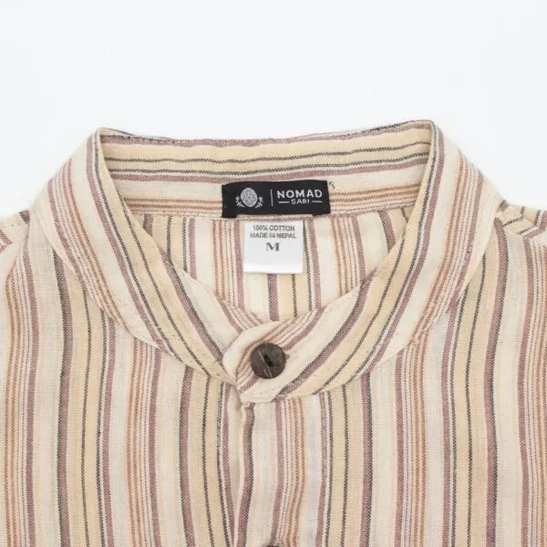 bG9jYWw6Ly9tZWRpYS85Ti9FRC82MFIzMEMxSjY4VzNFRDlOLzY3NTJlYmYxLmpwZw.webp Nomad Sari Grandad Shirt - Brown Beige - Medium