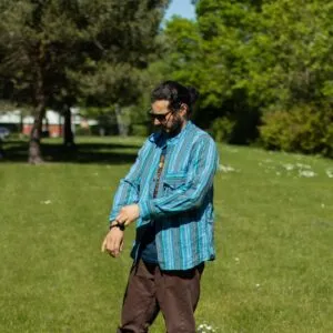 bG9jYWw6Ly9tZWRpYS85UC8wRS82MFIzMEMxSjZDU0swRTlQLzg4ZjY2NzJiLmpwZw.webp Nomad Sari Grandad Shirt - Turquoise - Large