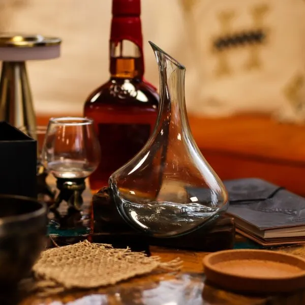 bG9jYWw6Ly9tZWRpYS8xSC9DQy82MFIzMEMxSjY0UktDQzFIL2RiMmNjZDg4LmpwZw.webp Molten Glass Mini Decanter on Wood 20cm