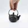 bG9jYWw6Ly9tZWRpYS8xTS80RC82MFIzMEMxSjZDUks0RDFNLzkyYWVlNDBiLmpwZw.webp Small Cast Iron Ritual Pot with Pentagon 8x8x10cm