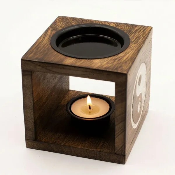 bG9jYWw6Ly9tZWRpYS8xUC9HRC82MFIzMEMxSjY0VjNHRDFQLzIxZjkyM2Y1LmpwZw.webp Square Mango Wood Oil Burner - Yin Yang