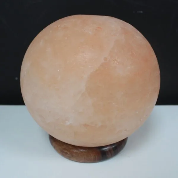 bG9jYWw6Ly9tZWRpYS8xUi80RC82MFIzMEMxSDY4UzM0RDFSLzZlMWUyZGY4LmpwZWc.webp Salt Lamp Ball - Big Wooden Base
