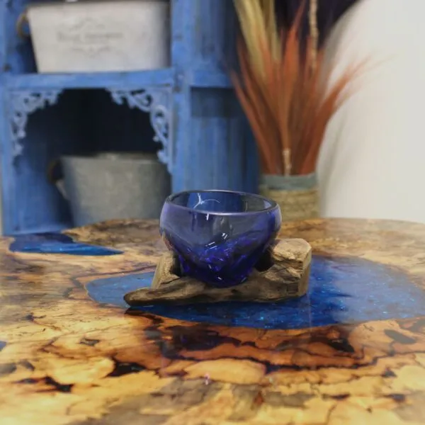 bG9jYWw6Ly9tZWRpYS9IRy9BRC82MFIzMEMxRzZSVjNBREhHLzEyNGZiYzJlLmpwZWc.webp Molton Glass Mini Blue Bowl on Wood
