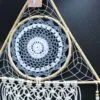 bG9jYWw6Ly9tZWRpYS9ISi9HRC82MFIzMEMxRzZNV0tHREhKLzBjOWYxNjU1LmpwZWc.webp Protection Dream Catcher - Lrg Macrame Pyramid White/Grey