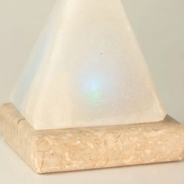 bG9jYWw6Ly9tZWRpYS9TSy84RC82MFIzMEMxSjZNVjM4RFNLLzJjOGIyYjA3LmpwZw.webp Quality USB Pyramid WHITE Salt Lamp - 9 cm (multi)