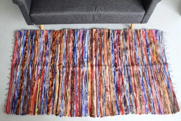 bG9jYWw6Ly9tZWRpYS85SC8wQy82MFIzMEMxRzZHVjMwQzlILzc5YTdkOTM1LmpwZWc.webp Large Velvet Rug - 105x185cm