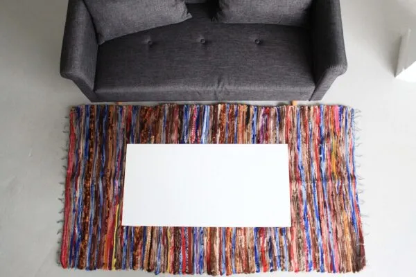 bG9jYWw6Ly9tZWRpYS85Si8wQy82MFIzMEMxRzZHVjMwQzlKL2U5ODg0ZTdmLmpwZWc.webp Large Velvet Rug - 105x185cm