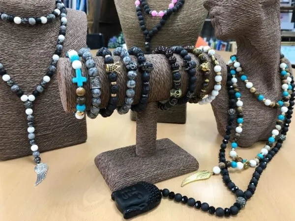 bG9jYWw6Ly9tZWRpYS85Ti82RS82MFIzMEMxRzZNUks2RTlOL2VmNjUxZjNhLmpwZWc-1.webp Pewter Skull / Grey Agate - Gemstone Bracelet
