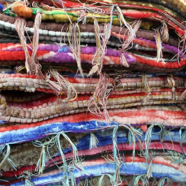 bG9jYWw6Ly9tZWRpYS85US8wQy82MFIzMEMxRzZHVjMwQzlRL2Q0YzJjNjY5LmpwZWc.webp Small Velvet Rug - 50x90cm