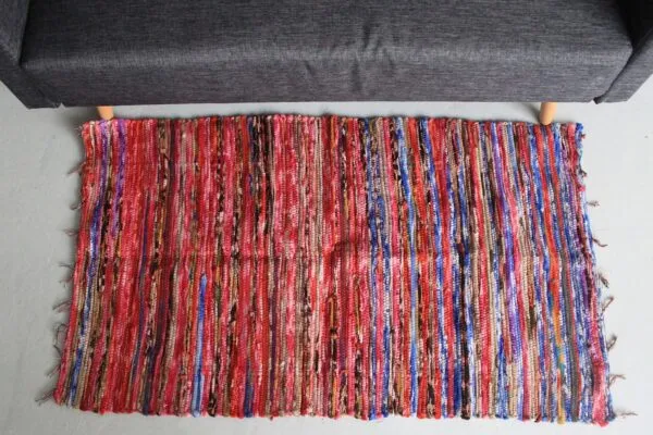 bG9jYWw6Ly9tZWRpYS85Ui8wQy82MFIzMEMxRzZHVjMwQzlSLzM4NmYwYTM5LmpwZWc.webp Medium Velvet Rug - 128x75cm