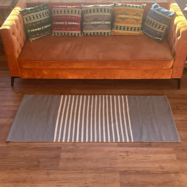 bG9jYWw6Ly9tZWRpYS8xRy80Qy82MFIzMEMxRzZSVks0QzFHLzk4MDM2ZDQ3LmpwZWc.webp Indian Cotton Rug - 70x170cm - Grey
