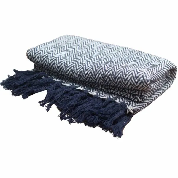 bG9jYWw6Ly9tZWRpYS8xRy9HQy82MFIzMEMxRzZSV0tHQzFHLzE0MDBlODE2LmpwZWc.webp Boho Comfort Throws - Navy Zigzag