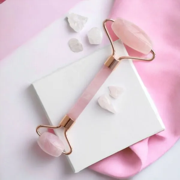 bG9jYWw6Ly9tZWRpYS8xSC80Qy82MFIzMEMxSjZNUks0QzFILzE0ZDI2NmI3LnBuZw.webp Gemstone Face Roller - Rose Quartz