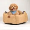 bG9jYWw6Ly9tZWRpYS8xSi9KQy82MFIzMEMxSjZSVktKQzFKLzNiMzE1NzNjLnBuZw.webp Paw Bed – Medium Royal Crown – Sand & Grey – 50 × 50 × 26cm