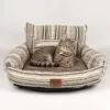 bG9jYWw6Ly9tZWRpYS8xUi8yQy82MFIzMEMxSjZSVzMyQzFSLzZhNmU1OWNhLnBuZw.webp PAW Bed – Small Sofa – Brown Stripes – 50 × 50 × 26cm