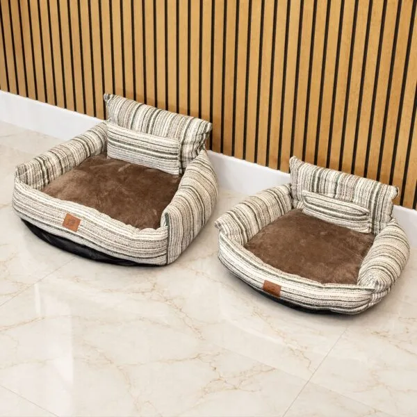 bG9jYWw6Ly9tZWRpYS9ISC9HQy82MFIzMEMxSjZSVktHQ0hILzQxZmQwZmNjLmpwZw.webp PAW Bed – Small Sofa – Brown Stripes – 50 × 50 × 26cm