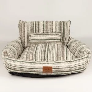 bG9jYWw6Ly9tZWRpYS9ISi9HQy82MFIzMEMxSjZSVktHQ0hKL2RhNmE2OTllLmpwZw.webp PAW Bed – Small Sofa – Brown Stripes – 50 × 50 × 26cm