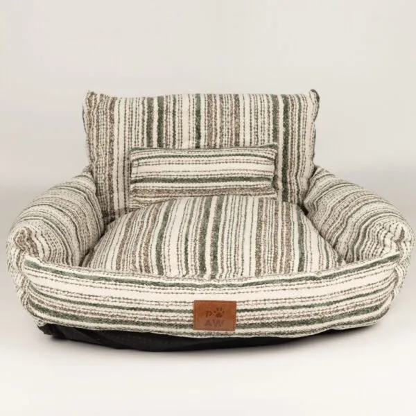 bG9jYWw6Ly9tZWRpYS9ISi9HQy82MFIzMEMxSjZSVktHQ0hKL2RhNmE2OTllLmpwZw.webp PAW Bed – Small Sofa – Brown Stripes – 50 × 50 × 26cm