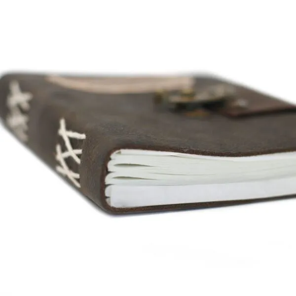 bG9jYWw6Ly9tZWRpYS9ITi80Qy82MFIzMEMxRzZNVjM0Q0hOLzM4ZjI1NzJmLmpwZWc.webp Leather Black Confessions with Lock Notebook (7x5")