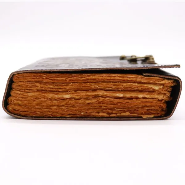 bG9jYWw6Ly9tZWRpYS9ITi9KRC82MFIzMEMxRzZSVzNKREhOL2E4OWE4ZDZlLmpwZWc.webp Book of Shadows - 200 pages decle-edged - 15x21cm