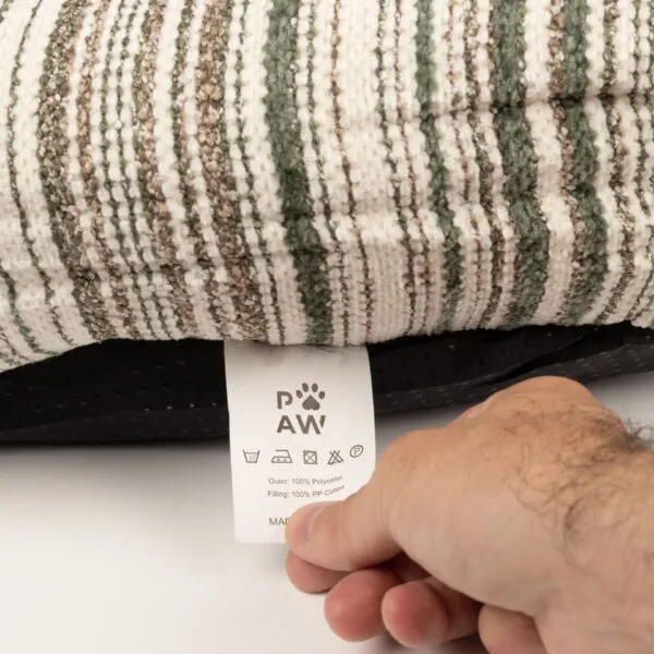 bG9jYWw6Ly9tZWRpYS9IUC9HQy82MFIzMEMxSjZSVktHQ0hQLzNhYTMyOWZjLmpwZw.webp PAW Bed – Small Sofa – Brown Stripes – 50 × 50 × 26cm
